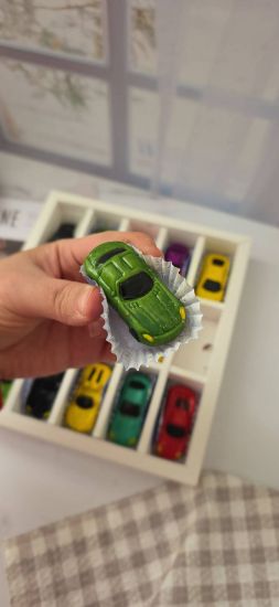 تصویر  شکلات طرح ماشین